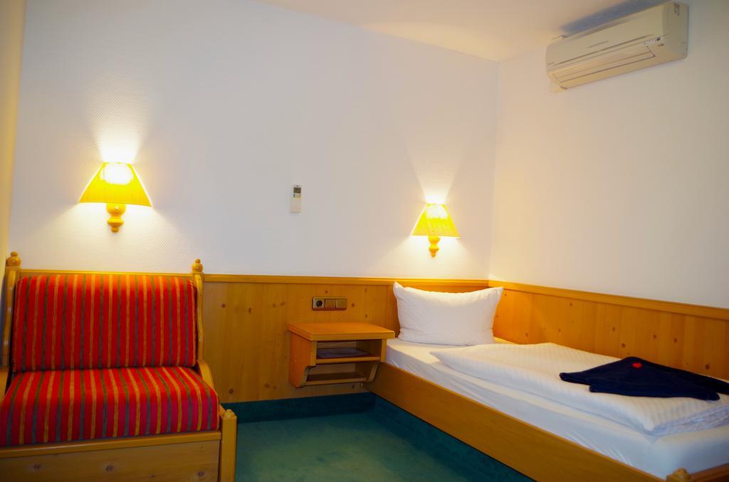 Hotel Alttolkewitzer Hof Dresda Exterior foto